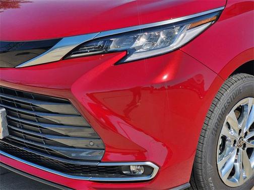 2025 Toyota Sienna Limited 7-Passenger