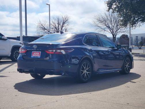 2024 Toyota Camry Hybrid SE