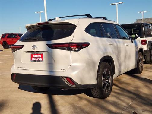 2025 Toyota Highlander XLE