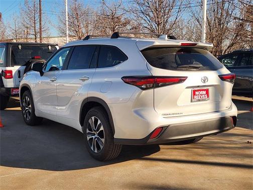 2025 Toyota Highlander XLE