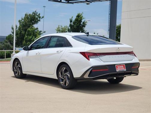 2025 Hyundai ELANTRA SEL