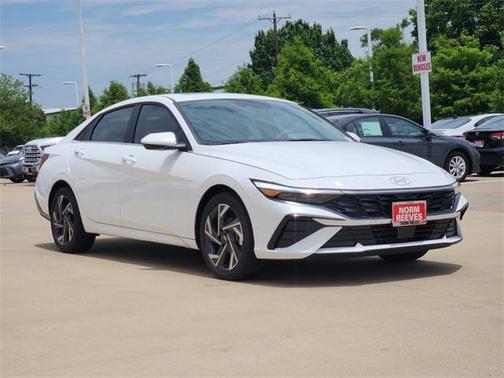 2025 Hyundai ELANTRA SEL