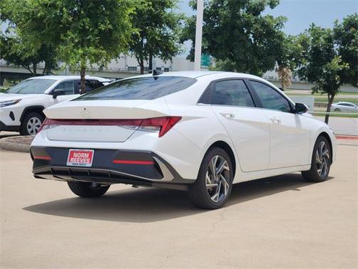2025 Hyundai ELANTRA SEL