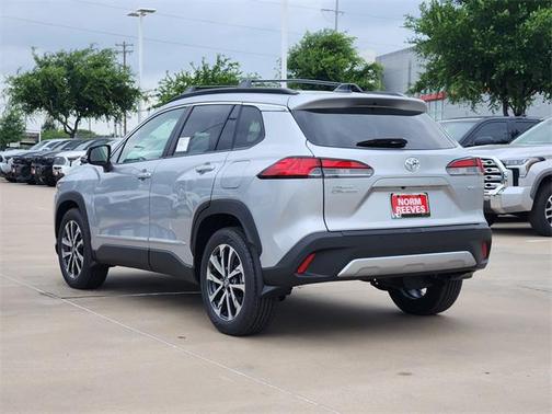 2025 Toyota Corolla Cross XLE