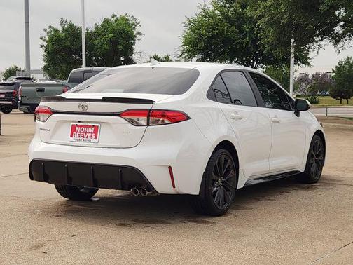 Ice Cap 2024 Toyota Corolla SE