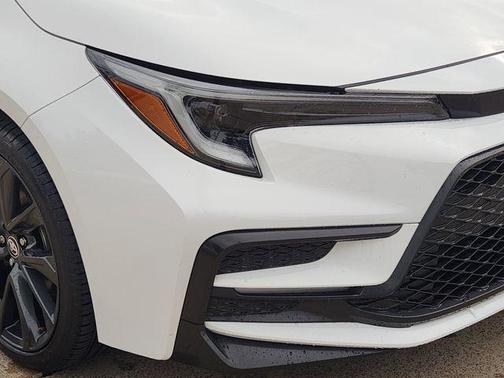 Ice Cap 2024 Toyota Corolla SE