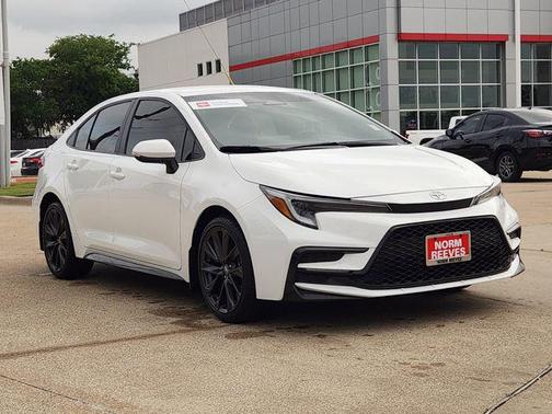Ice Cap 2024 Toyota Corolla SE