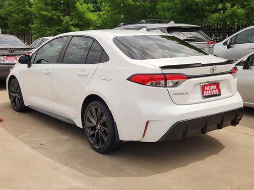 Ice Cap 2024 Toyota Corolla SE