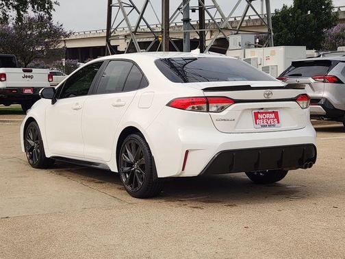 Ice Cap 2024 Toyota Corolla SE