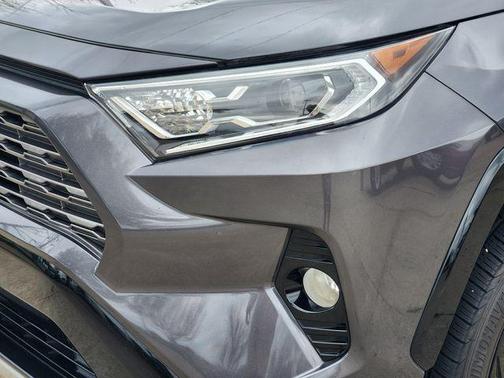 2021 Toyota RAV4 Hybrid SE