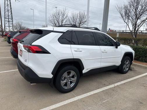 2025 Toyota RAV4 Hybrid LE