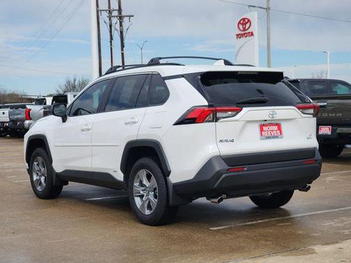 2025 Toyota RAV4 Hybrid LE