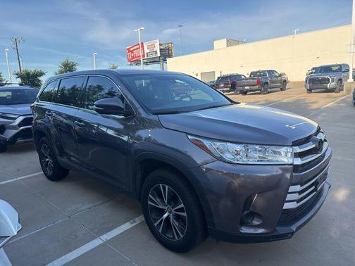 Predawn Gray Mica 2019 Toyota Highlander LE I4