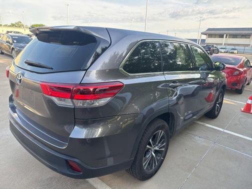 Predawn Gray Mica 2019 Toyota Highlander LE I4