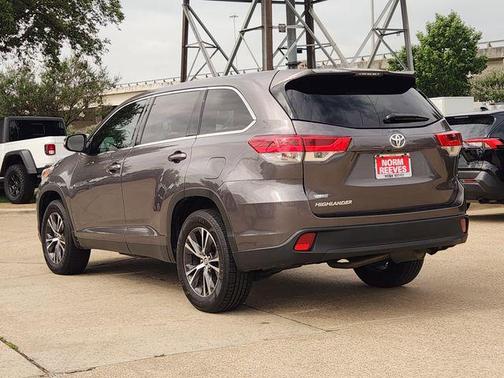 Predawn Gray Mica 2019 Toyota Highlander LE I4