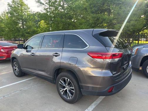 Predawn Gray Mica 2019 Toyota Highlander LE I4