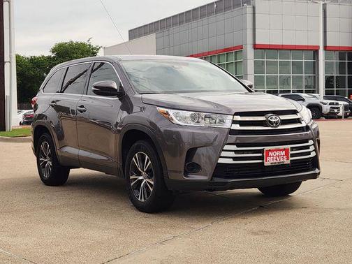 Predawn Gray Mica 2019 Toyota Highlander LE I4
