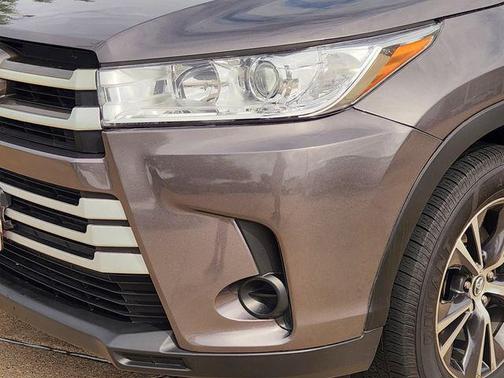 Predawn Gray Mica 2019 Toyota Highlander LE I4
