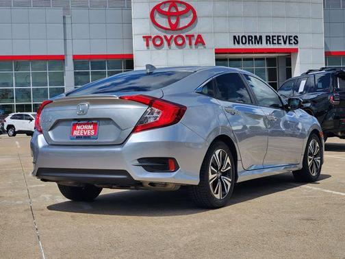Lunar Silver Metallic 2017 Honda Civic EX-L