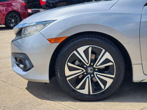 Lunar Silver Metallic 2017 Honda Civic EX-L