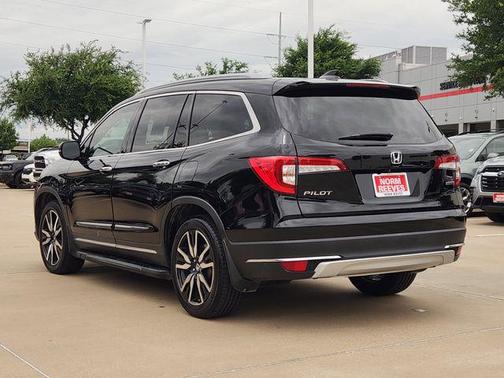 Crystal Black Pearl 2021 Honda Pilot Touring 8-Passenger