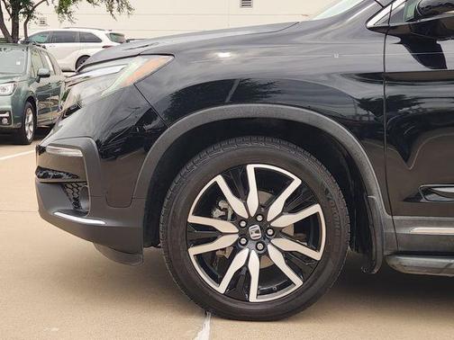 Crystal Black Pearl 2021 Honda Pilot Touring 8-Passenger