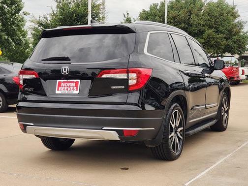 Crystal Black Pearl 2021 Honda Pilot Touring 8-Passenger