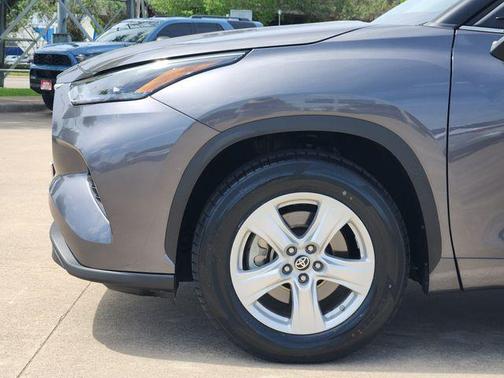 Magnetic Gray Metallic 2023 Toyota Highlander LE