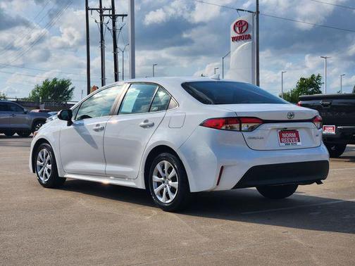 Ice Cap 2024 Toyota Corolla LE