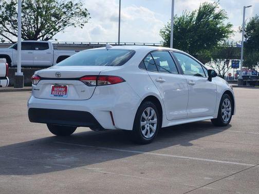 Ice Cap 2024 Toyota Corolla LE