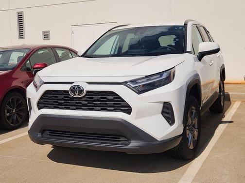 Ice Cap 2024 Toyota RAV4 XLE