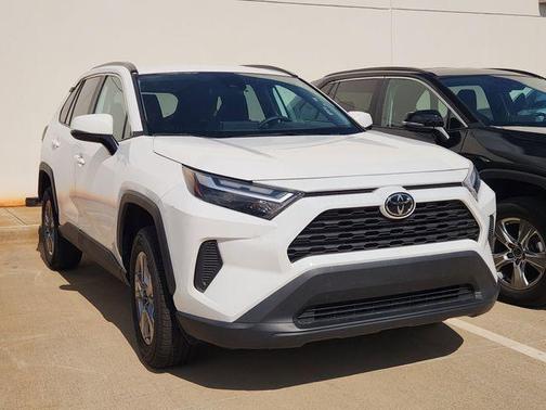Ice Cap 2024 Toyota RAV4 XLE