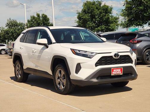 Ice Cap 2024 Toyota RAV4 XLE