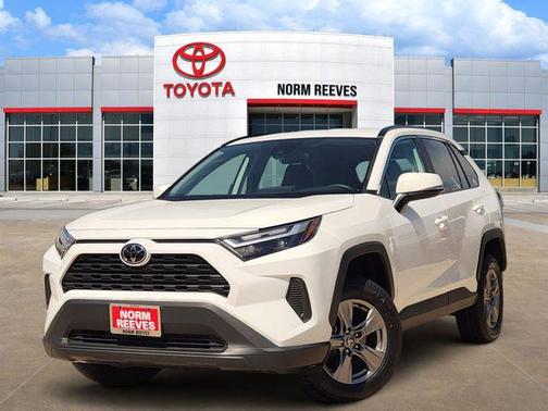 Ice Cap 2024 Toyota RAV4 XLE