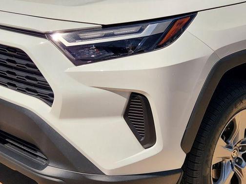 Ice Cap 2024 Toyota RAV4 XLE