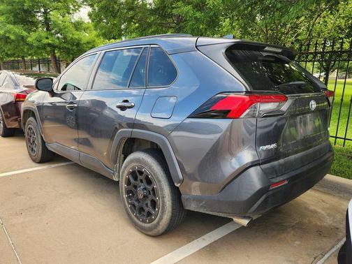 Magnetic Gray Metallic 2020 Toyota RAV4 LE