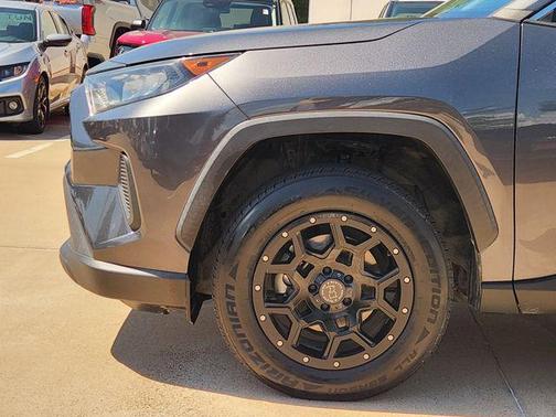 Magnetic Gray Metallic 2020 Toyota RAV4 LE