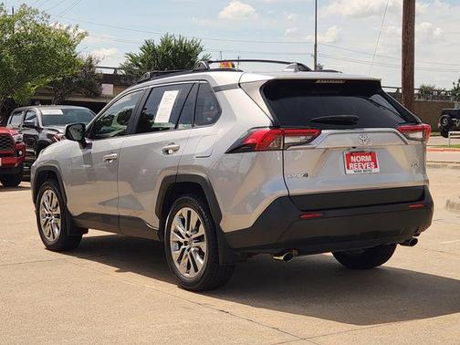 Silver Sky Metallic 2019 Toyota RAV4 XLE Premium