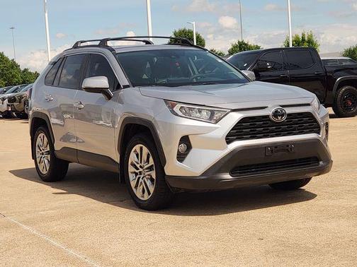 Silver Sky Metallic 2019 Toyota RAV4 XLE Premium