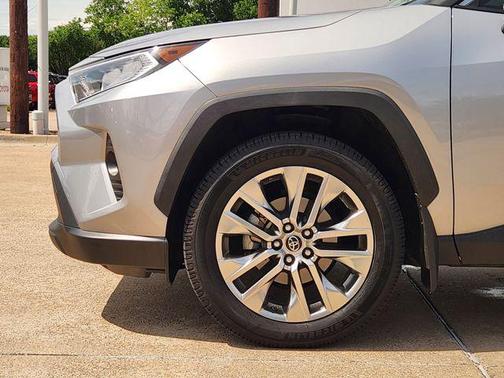 Silver Sky Metallic 2019 Toyota RAV4 XLE Premium
