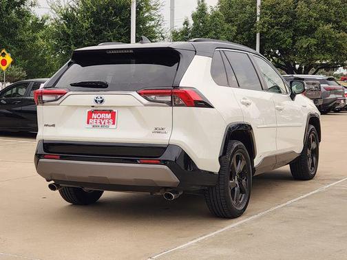 Blizzard Pearl w/Midnight Black Roof 2020 Toyota RAV4 Hybrid SE