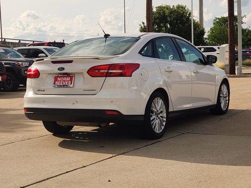 WHITE PLATINUM TRI-COAT 2018 Ford Focus Titanium