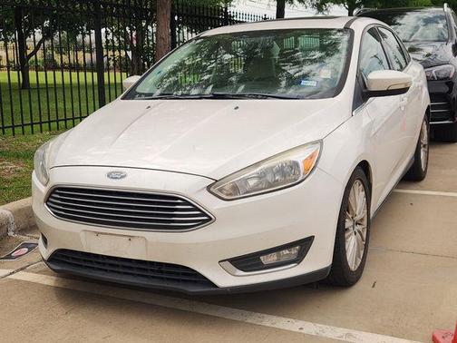 WHITE PLATINUM TRI-COAT 2018 Ford Focus Titanium