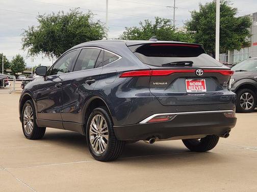 Coastal Gray Metallic 2022 Toyota Venza XLE