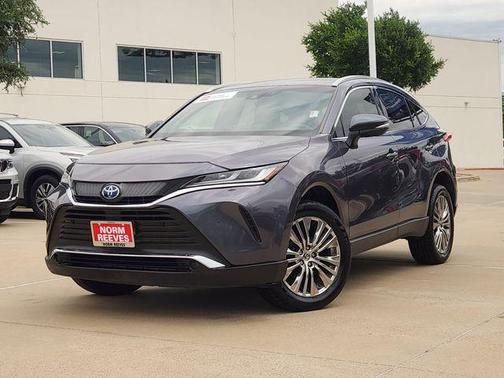 Coastal Gray Metallic 2022 Toyota Venza XLE