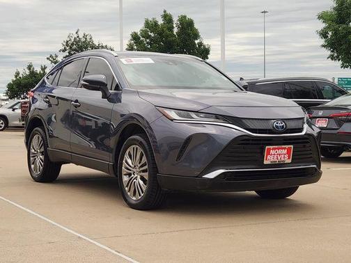 Coastal Gray Metallic 2022 Toyota Venza XLE