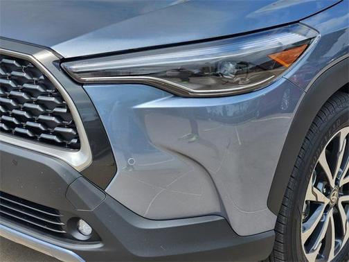 2025 Toyota Corolla Cross XLE