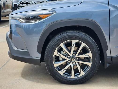 2025 Toyota Corolla Cross XLE