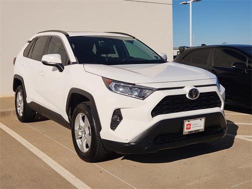 2020 Toyota RAV4 XLE