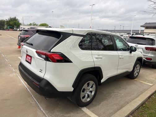 Ice 2024 Toyota RAV4 LE